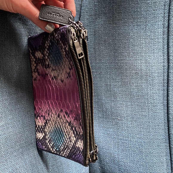 Faux snakeskin coach crossbody clutch - Picture 2 of 4